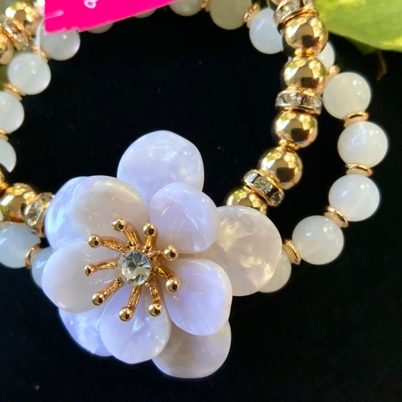 LILLY PULITZER  BRACELET 🩷FLOWER BLOOM WHITE/GOLD /CRYSTAL 🩷BEADED STRETCH - Picture 5 of 9